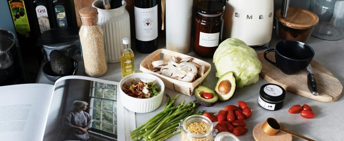 Avocado Oil vs Olive Oil: Best Uses, Smoke Points, Flavor, and Nutrition