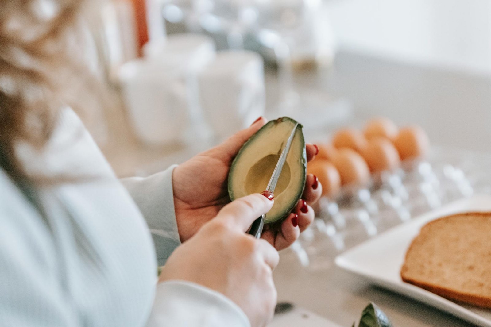 What Happens When You Eat Avocado Every Day? Benefits, Limits, and Smart Portions