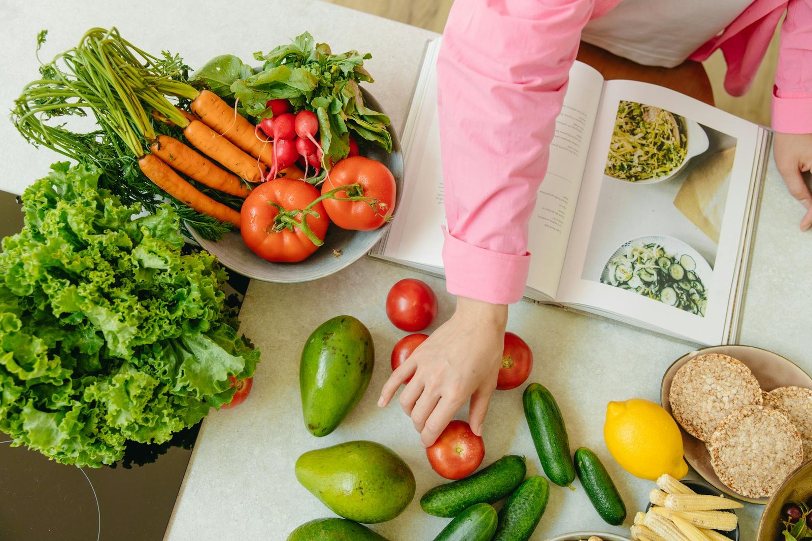 How to Build an Avocado Salad That Tastes Fresh, Balanced, and Filling